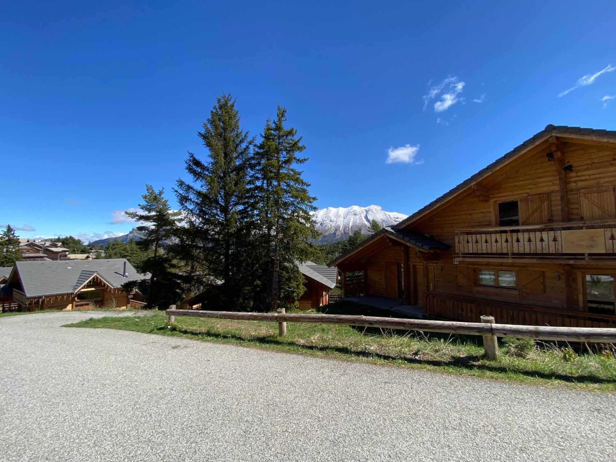Eden Sur Les Pistes Avec Vue Panoramique Sur La Vallee La Joue du Loup Luaran gambar