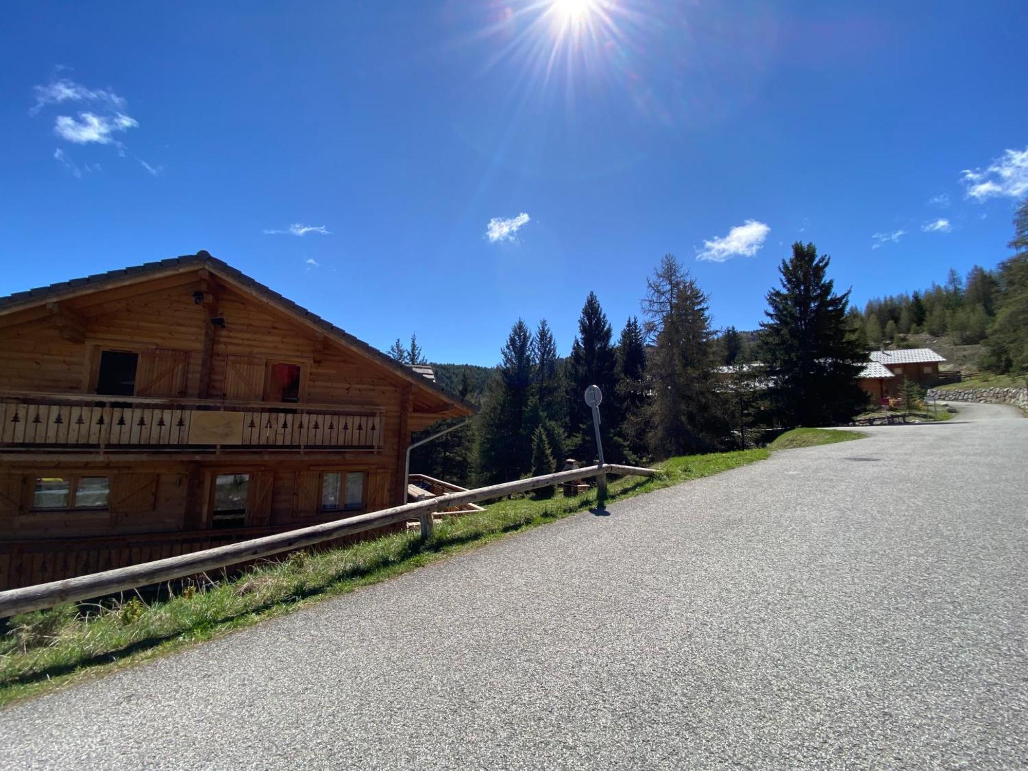 Eden Sur Les Pistes Avec Vue Panoramique Sur La Vallee La Joue du Loup Luaran gambar