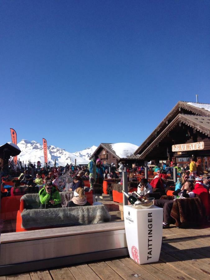 Eden Sur Les Pistes Avec Vue Panoramique Sur La Vallee La Joue du Loup Luaran gambar