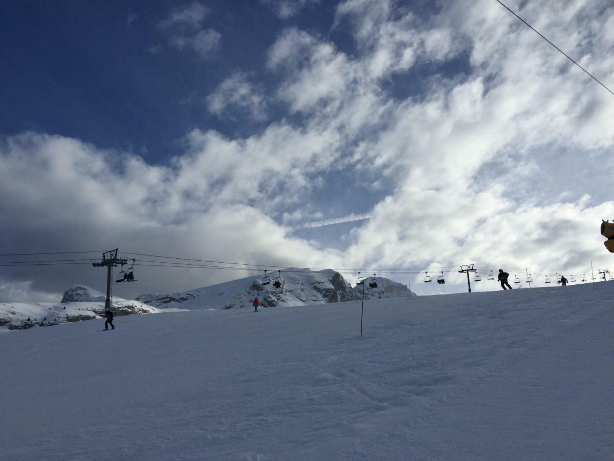 Eden Sur Les Pistes Avec Vue Panoramique Sur La Vallee La Joue du Loup Luaran gambar